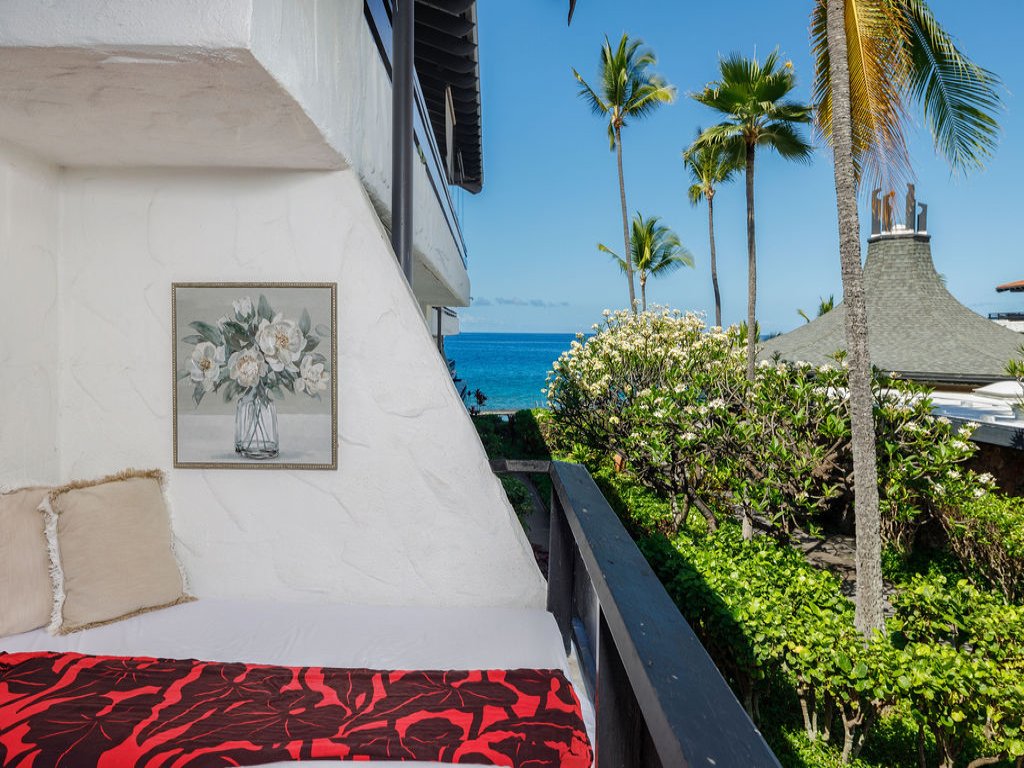 Casa De Emdeko 211 Vacation Rental in Kailua Kona - RedAwning