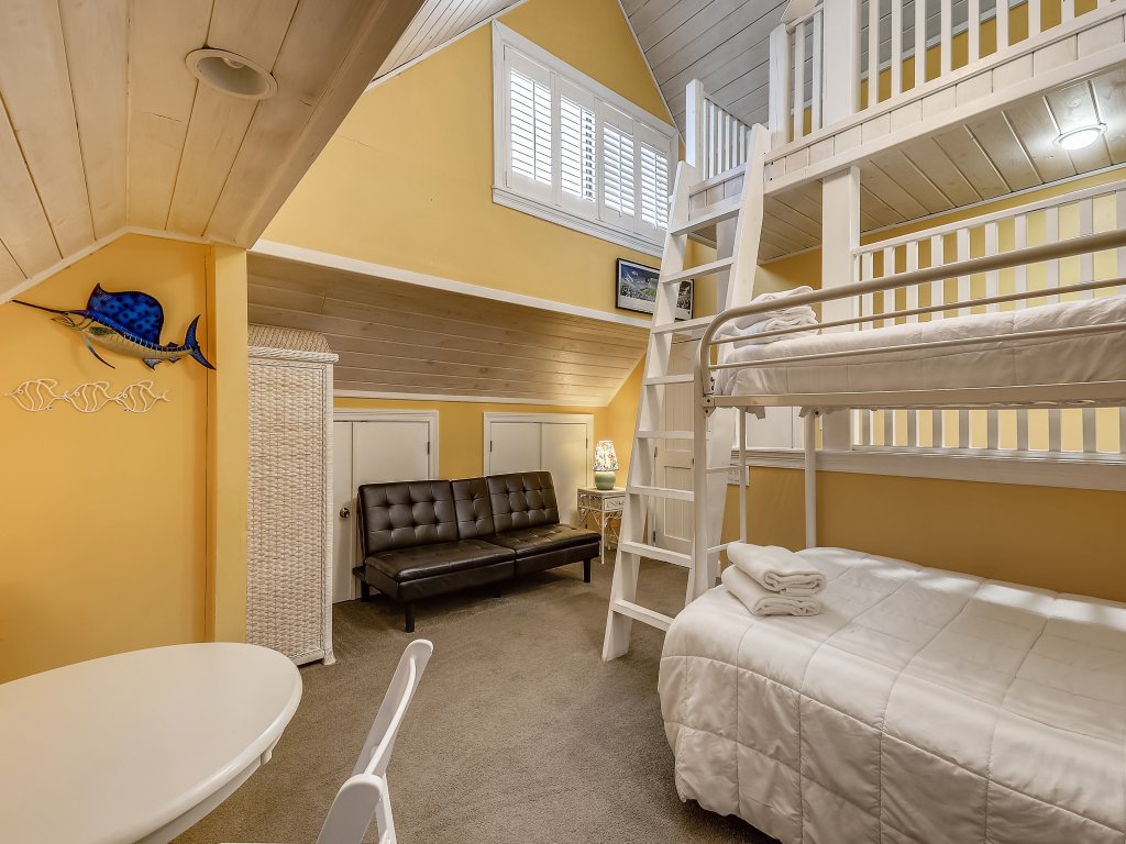 SPC 12 is a 3 BR Villas that sleeps 10 on the lake Vacation Rental in Destin - RedAwning