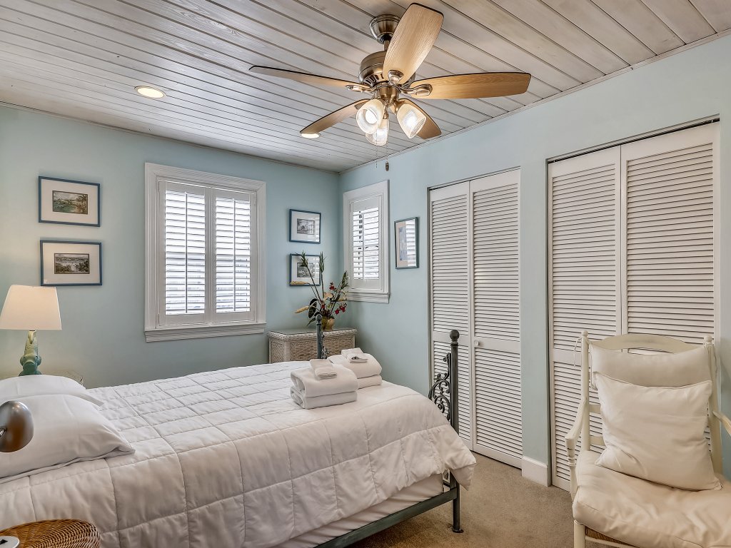 SPC 12 is a 3 BR Villas that sleeps 10 on the lake Vacation Rental in Destin - RedAwning