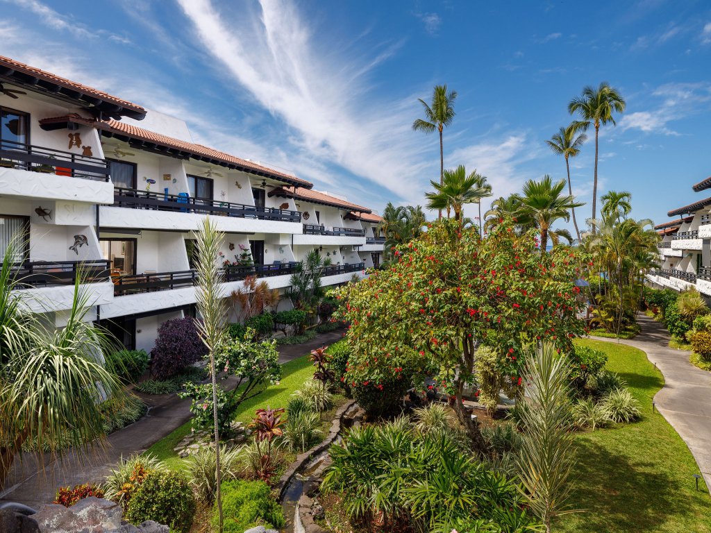 Casa De Emdeko 204 Vacation Rental in Kailua Kona - RedAwning