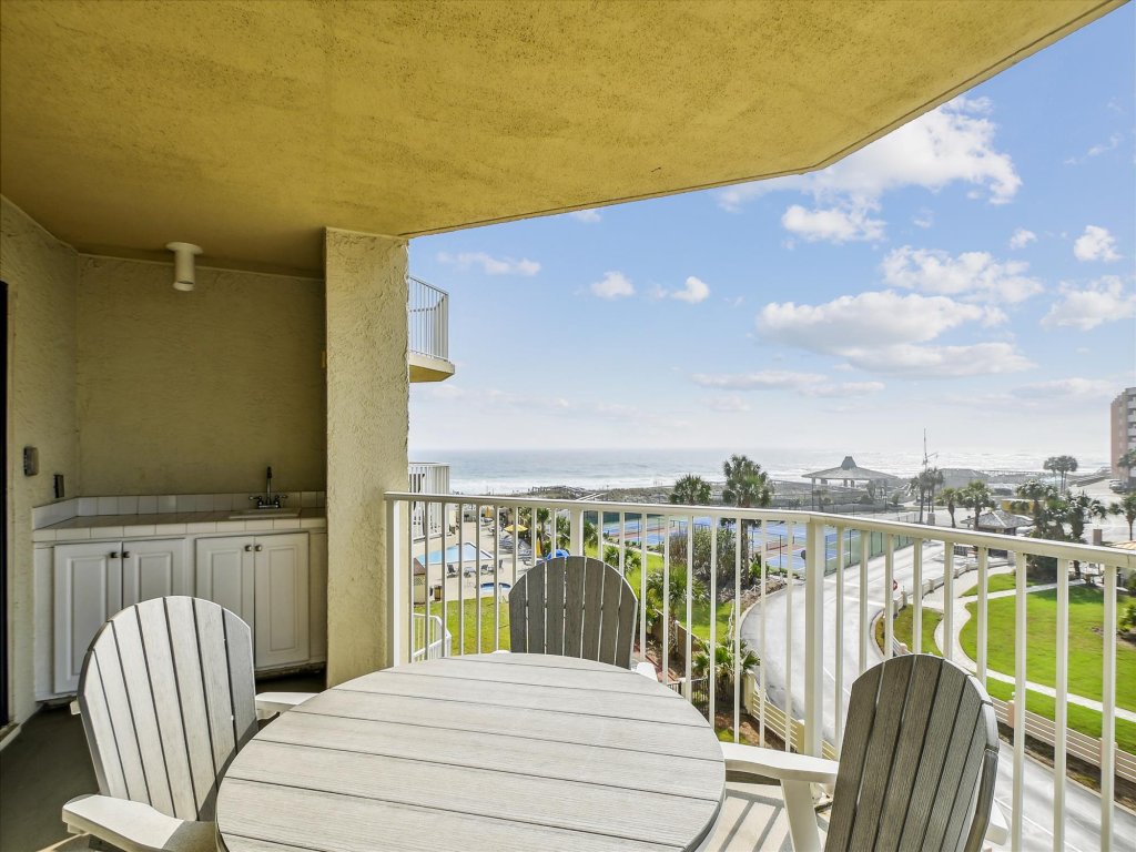 IR 314 is a Stunning 2 BR Gulfview - Recently Renovated and 60 Flat Screen Vacation Rental in Destin - RedAwning