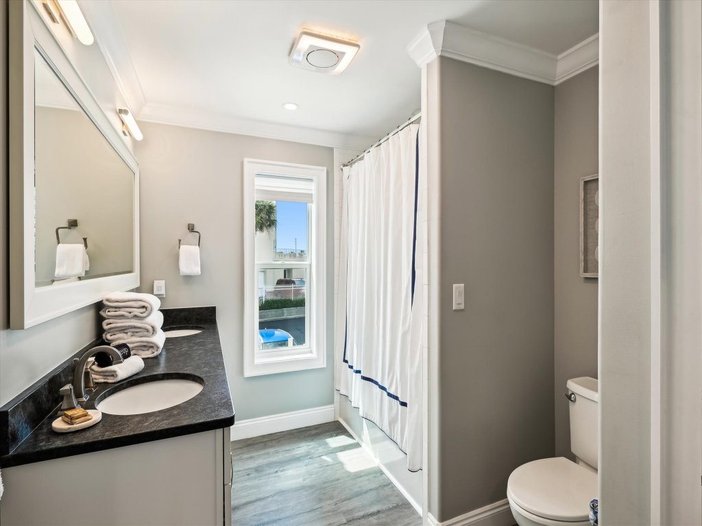 Stunning Gulf Front 3 BR - steps away from the beach - completely renovated Vacation Rental in Destin - RedAwning