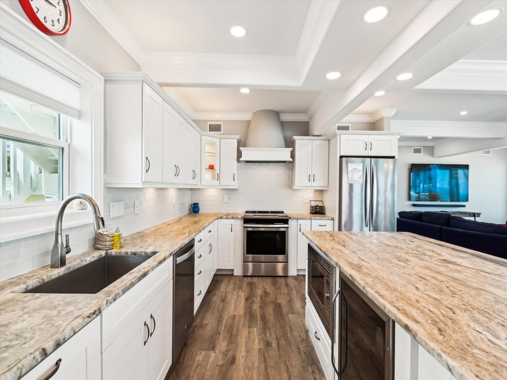 Stunning Gulf Front 3 BR - steps away from the beach - completely renovated Vacation Rental in Destin - RedAwning
