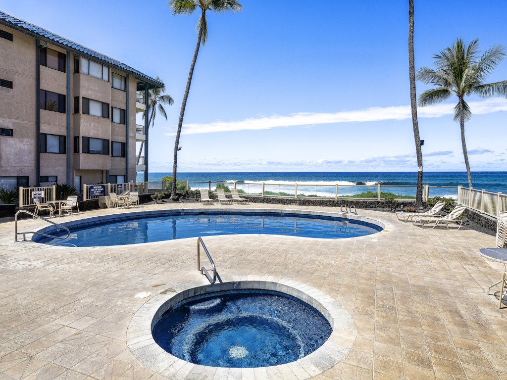 Kona Reef D-32 Vacation Rental in Kailua Kona - RedAwning