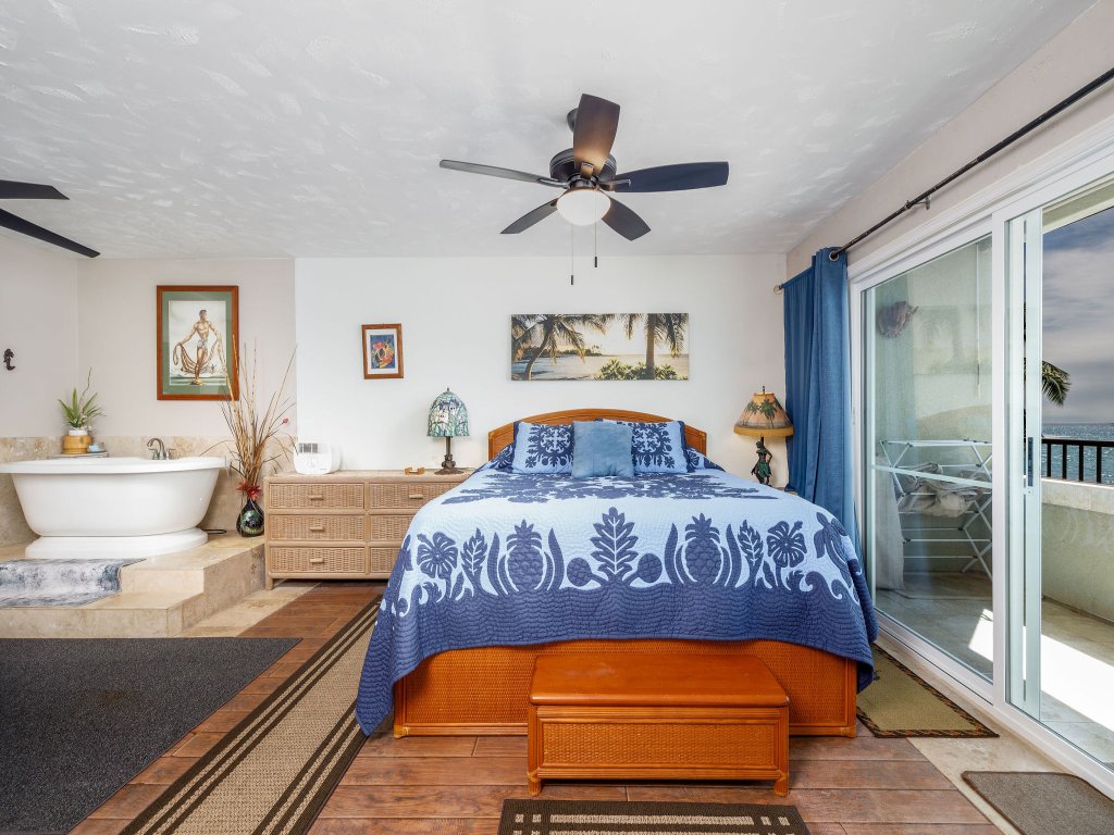 Banyan Tree 404D Vacation Rental in Kailua Kona - RedAwning