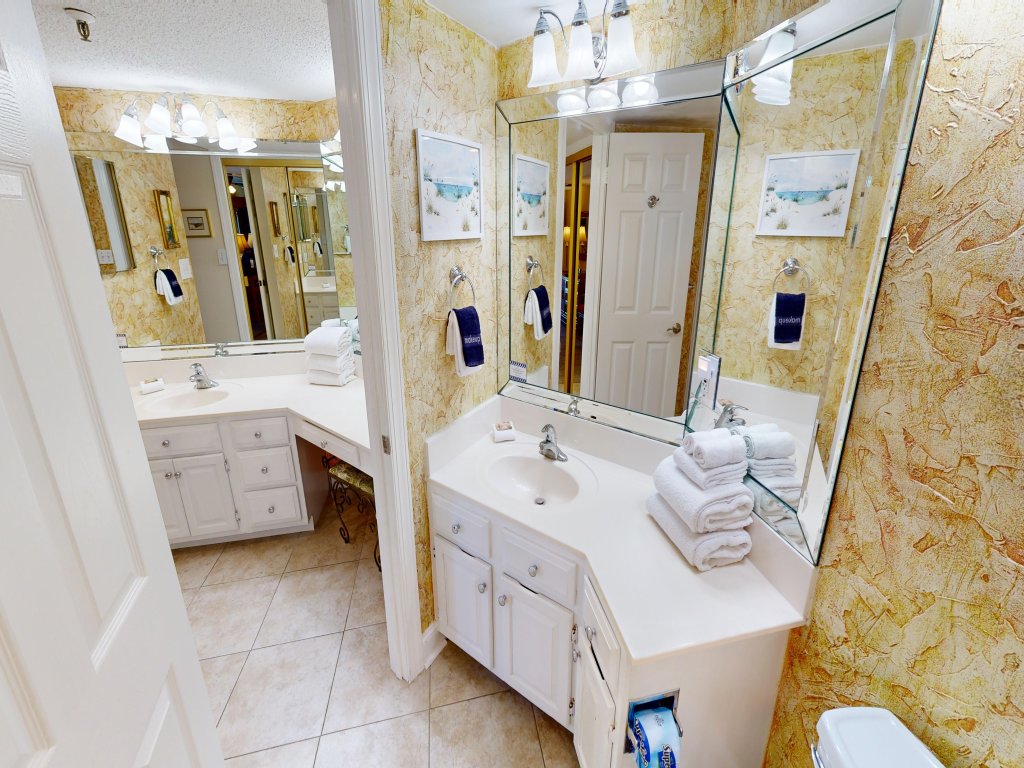 Ir 616 - 2 BR that sleeps 8 and sits beachside - Sunset Views! Vacation Rental in Destin - RedAwning