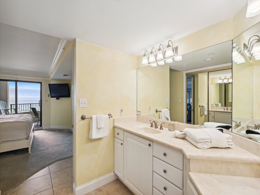 IR 102 is a large 2 BR on the Gulf with free beach set up for 2 (seasonal) Vacation Rental in Destin - RedAwning
