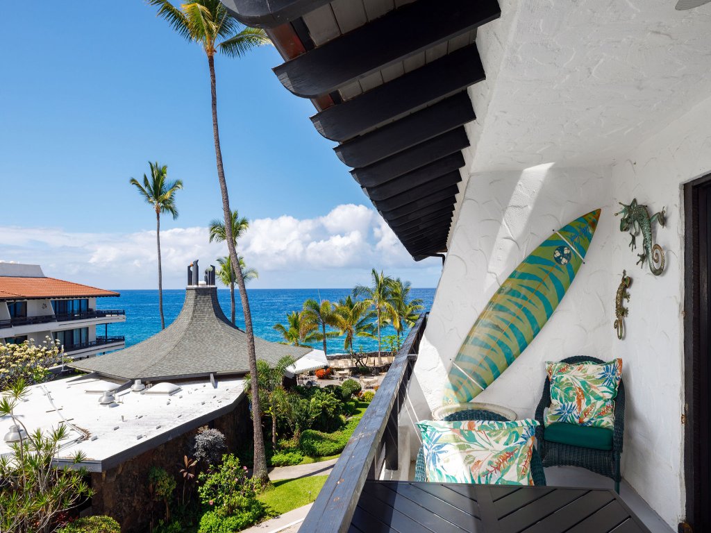 Casa De Emdeko 330 Vacation Rental in Kailua Kona - RedAwning