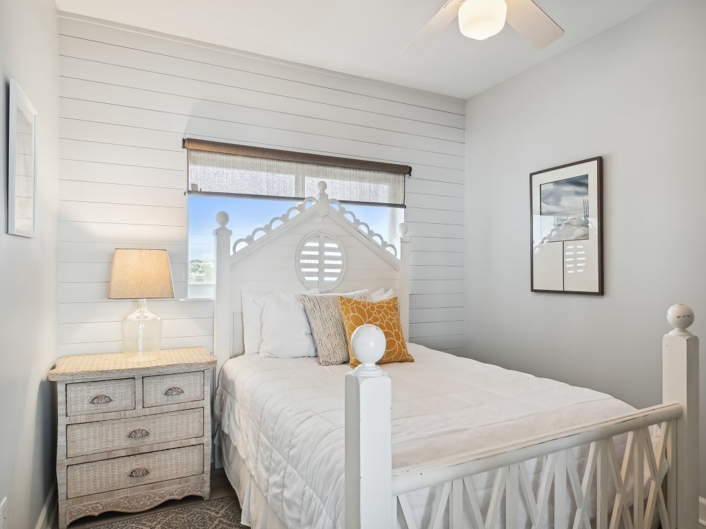Oceania 207- Updated 3BR Gulf front unit with almost 2000 sf. Vacation Rental in Destin - RedAwning