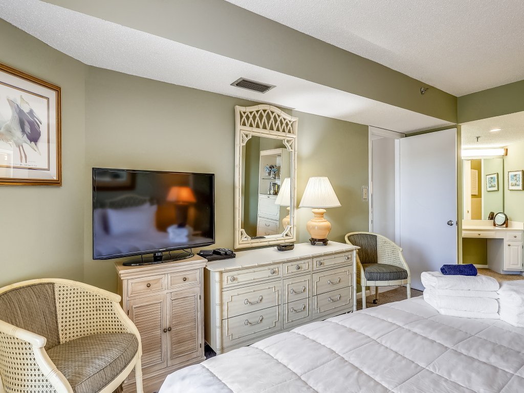 IR 617 - 2 BR 2 BA top floor sunset unit - over 1300 sf and washer/dryer Vacation Rental in Destin - RedAwning