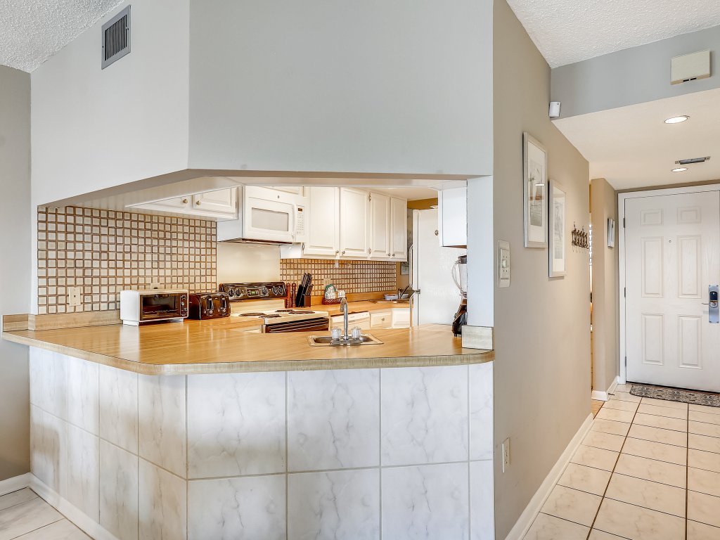 IR 617 - 2 BR 2 BA top floor sunset unit - over 1300 sf and washer/dryer Vacation Rental in Destin - RedAwning