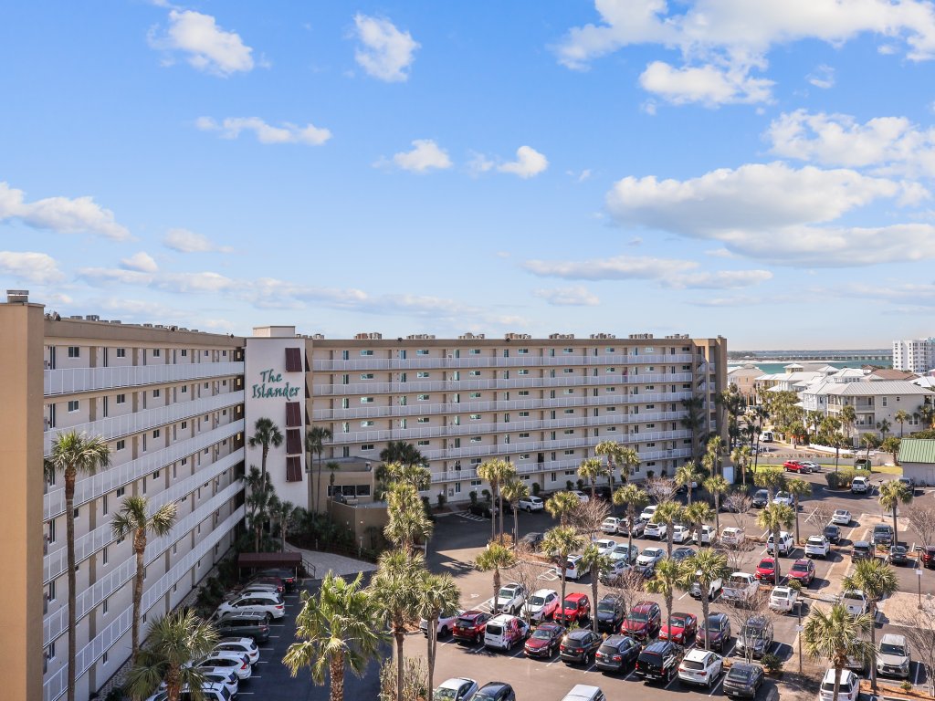 IR 617 - 2 BR 2 BA top floor sunset unit - over 1300 sf and washer/dryer Vacation Rental in Destin - RedAwning