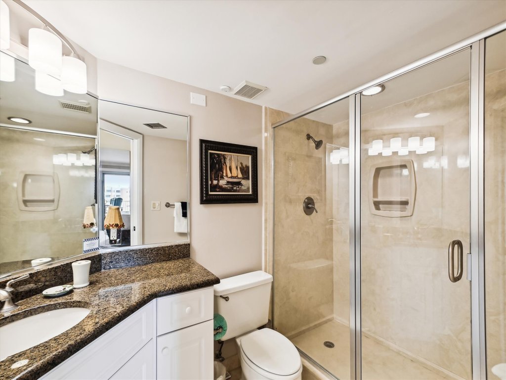 IR 610 is an Amazing 2 BR 2 Ba with Large Balcony and Awesome views! Vacation Rental in Destin - RedAwning