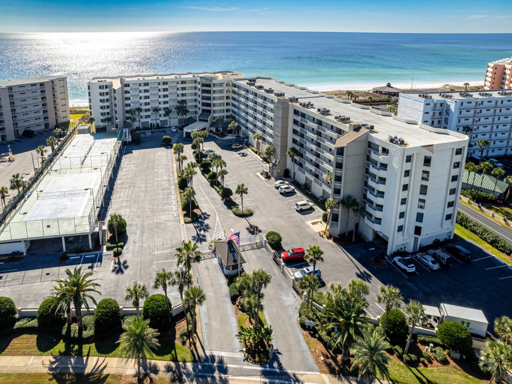 IR 610 is an Amazing 2 BR 2 Ba with Large Balcony and Awesome views! Vacation Rental in Destin - RedAwning