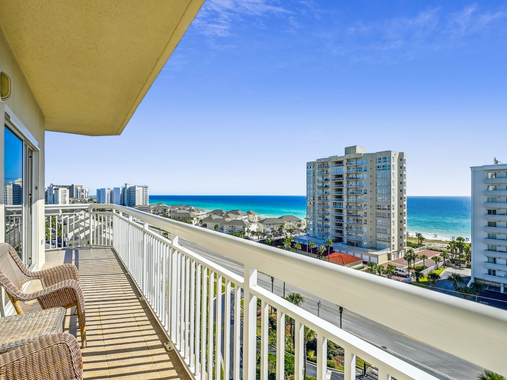 601B is a Luxury 3 BR Newly redecorated at Harbor Landing with Pool and Hot Tub Vacation Rental in Destin - RedAwning