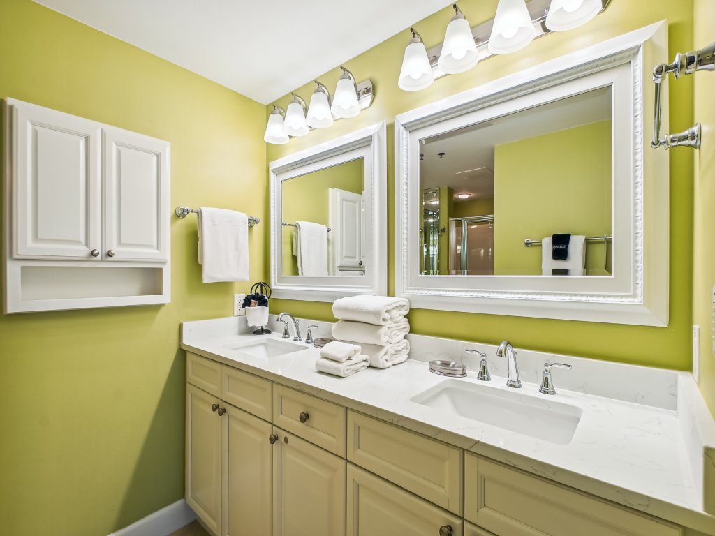 601B is a Luxury 3 BR Newly redecorated at Harbor Landing with Pool and Hot Tub Vacation Rental in Destin - RedAwning