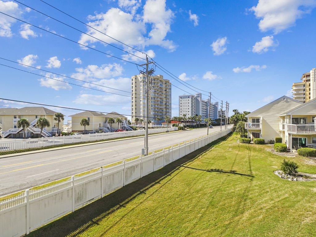 SPC 9210 - Upstairs 1 BR sleeps 6 washer/dryer Vacation Rental in Destin - RedAwning
