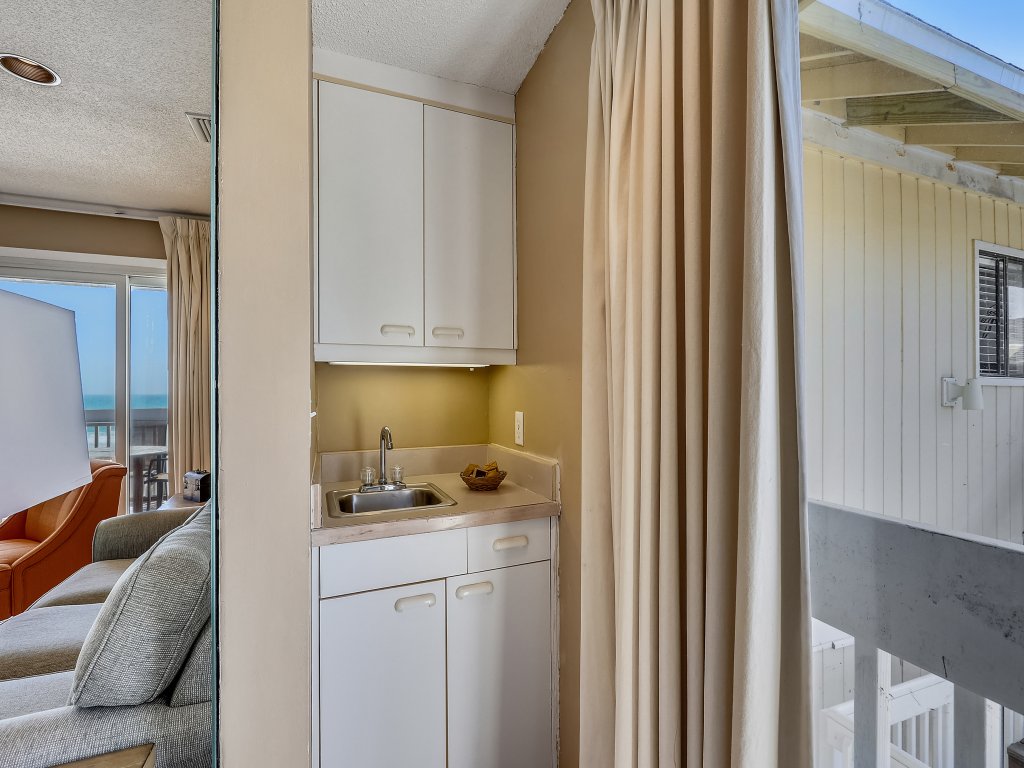 SPC 2133 - Upstairs Gulf front 1 BR - sleeps 4 Vacation Rental in Destin - RedAwning