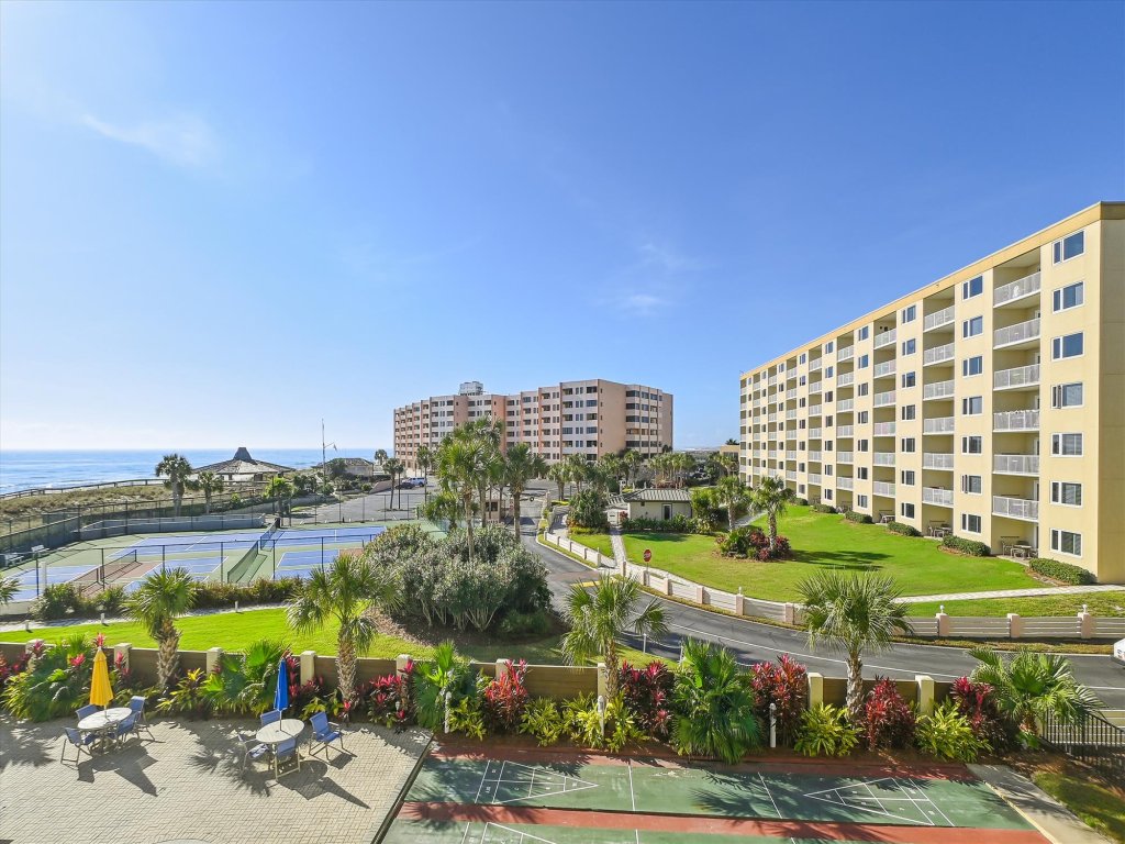 Spacious Gulf View Pet Friendly Condo with Balcony Vacation Rental in Destin - RedAwning