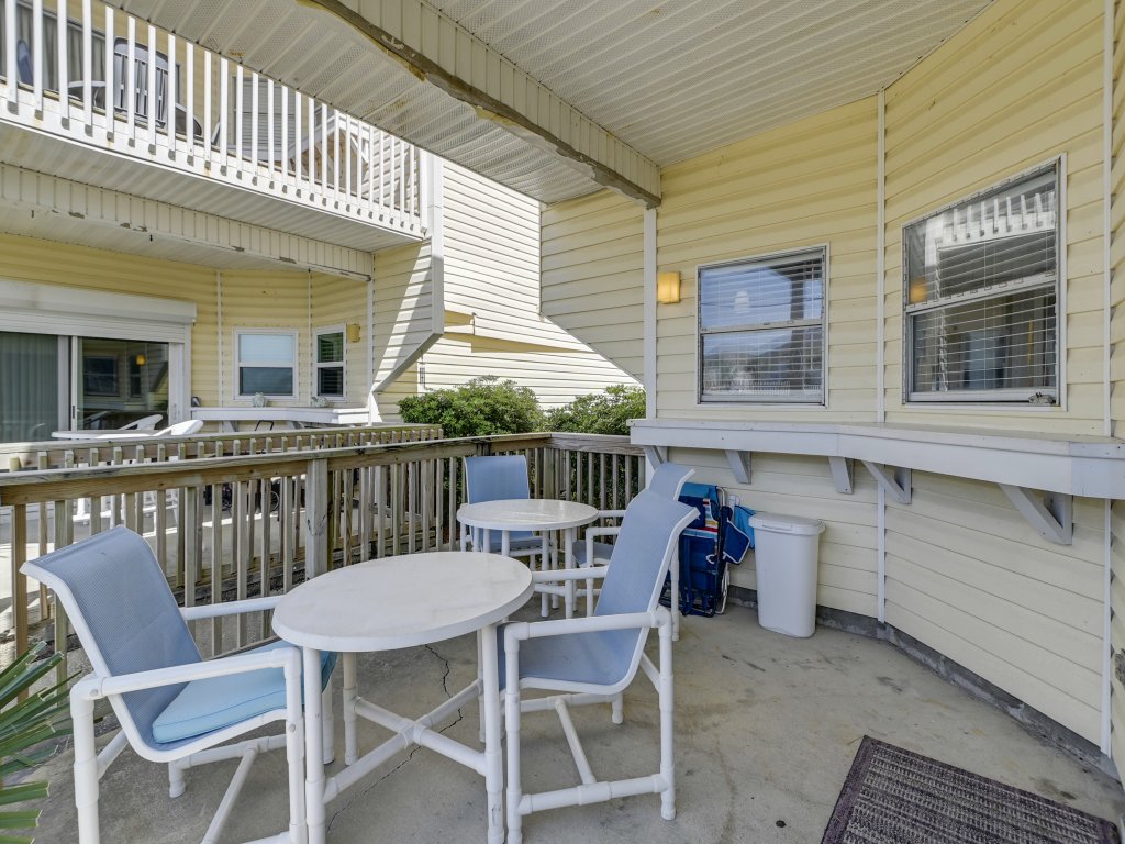 SPC9107 -Pet Friendly Ground Floor 3 BR close to the beach - sleeps 8 Vacation Rental in Destin - RedAwning