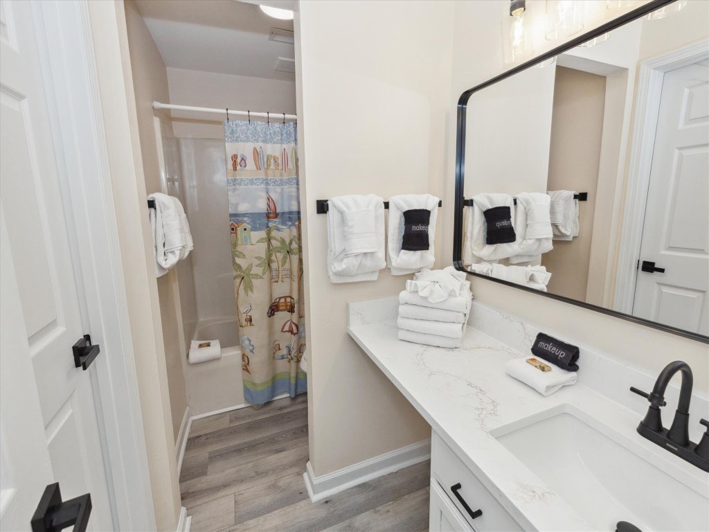 SPC9107 -Pet Friendly Ground Floor 3 BR close to the beach - sleeps 8 Vacation Rental in Destin - RedAwning