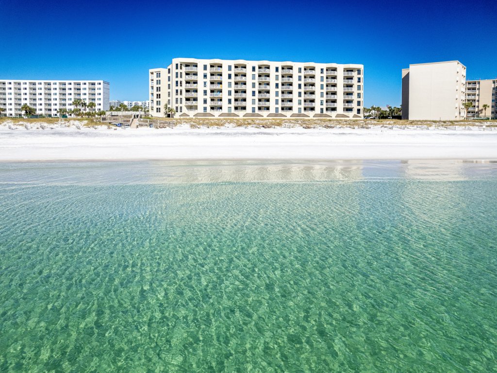 IR 209 Free Beach Service for largest 3 BR 3 BA at Inlet Reef over 2200 sf Vacation Rental in Destin - RedAwning