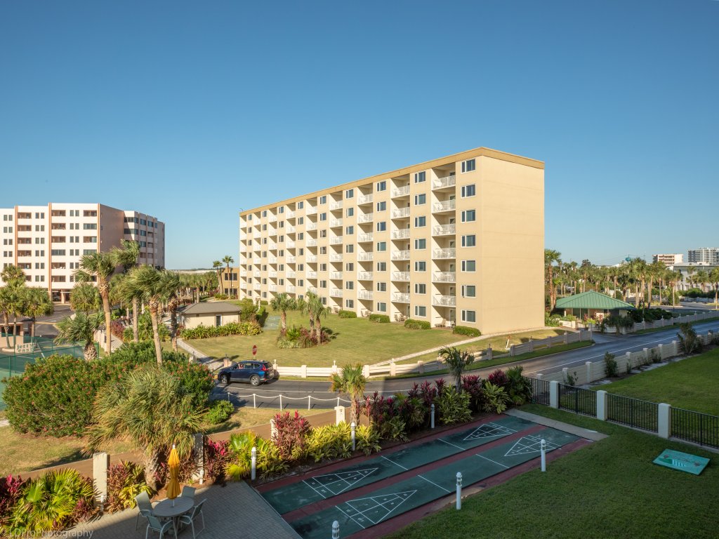 IR 209 Free Beach Service for largest 3 BR 3 BA at Inlet Reef over 2200 sf Vacation Rental in Destin - RedAwning