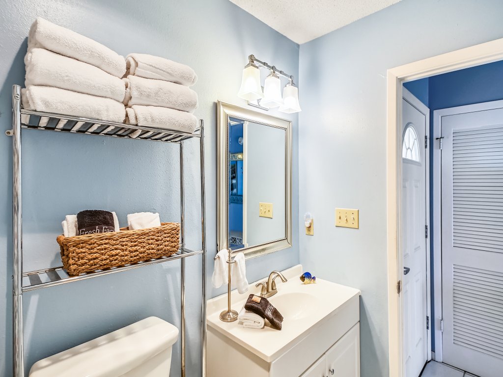 SPC8229 - Upstairs Studio - Sleeps 4 Vacation Rental in Destin - RedAwning