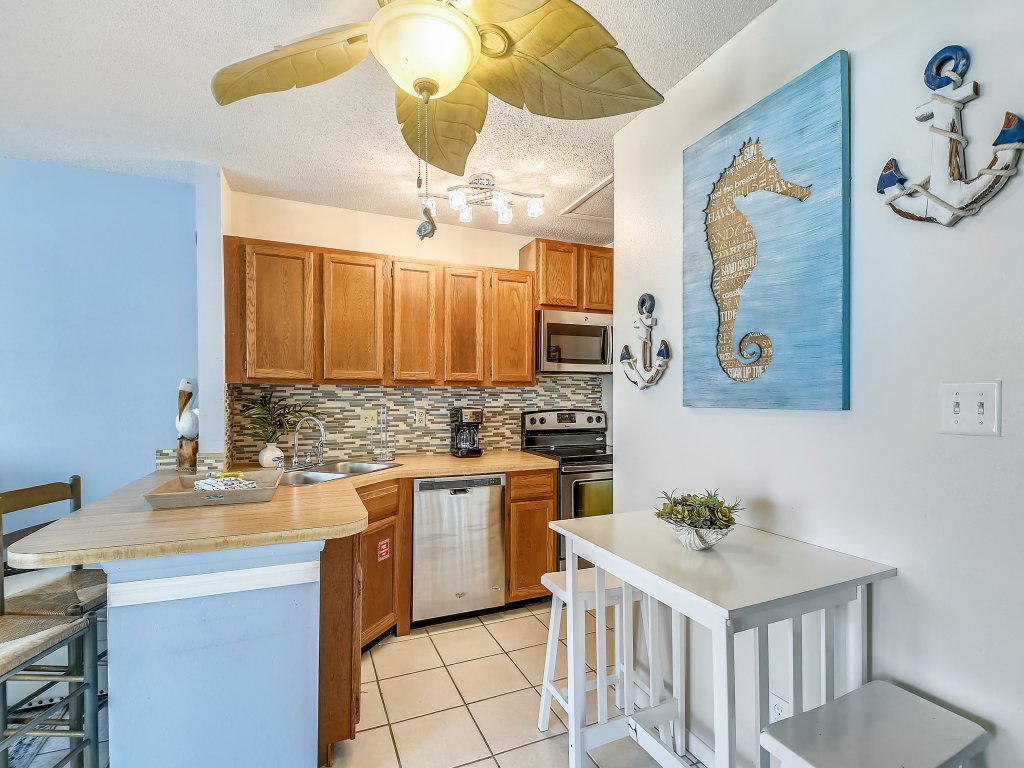 SPC8229 - Upstairs Studio - Sleeps 4 Vacation Rental in Destin - RedAwning