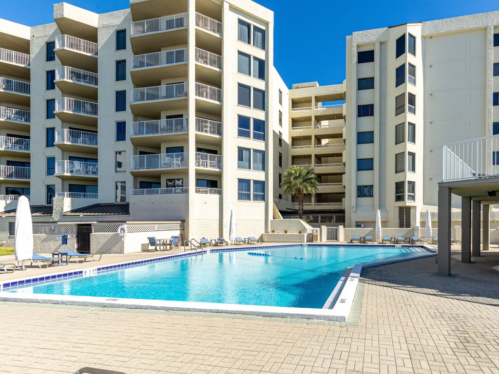 IR 403 is a Beautiful 2 BR Gulf Front with Washer Dryer over 1300 sf Vacation Rental in Destin - RedAwning