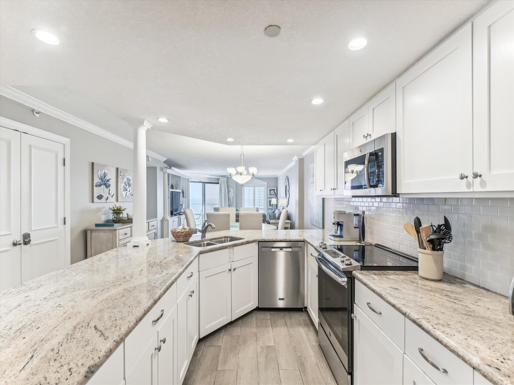 IR 403 is a Beautiful 2 BR Gulf Front with Washer Dryer over 1300 sf Vacation Rental in Destin - RedAwning