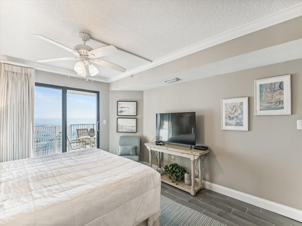 IR 403 is a Beautiful 2 BR Gulf Front with Washer Dryer over 1300 sf Vacation Rental in Destin - RedAwning