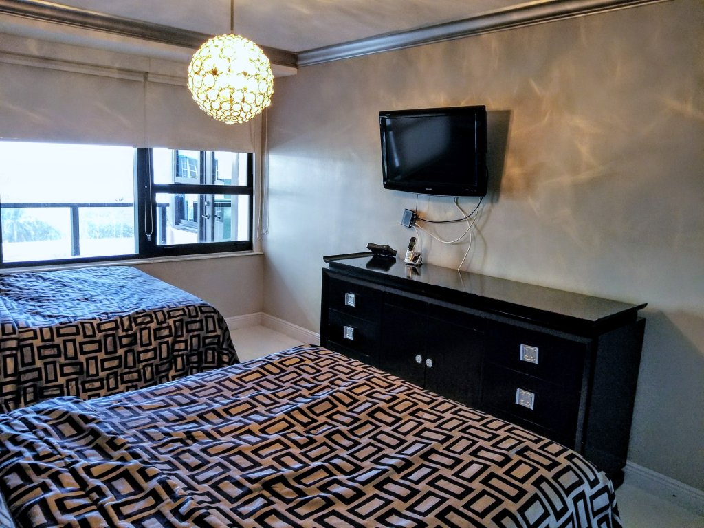 Alexander 604 Vacation Rental in Miami Beach - RedAwning