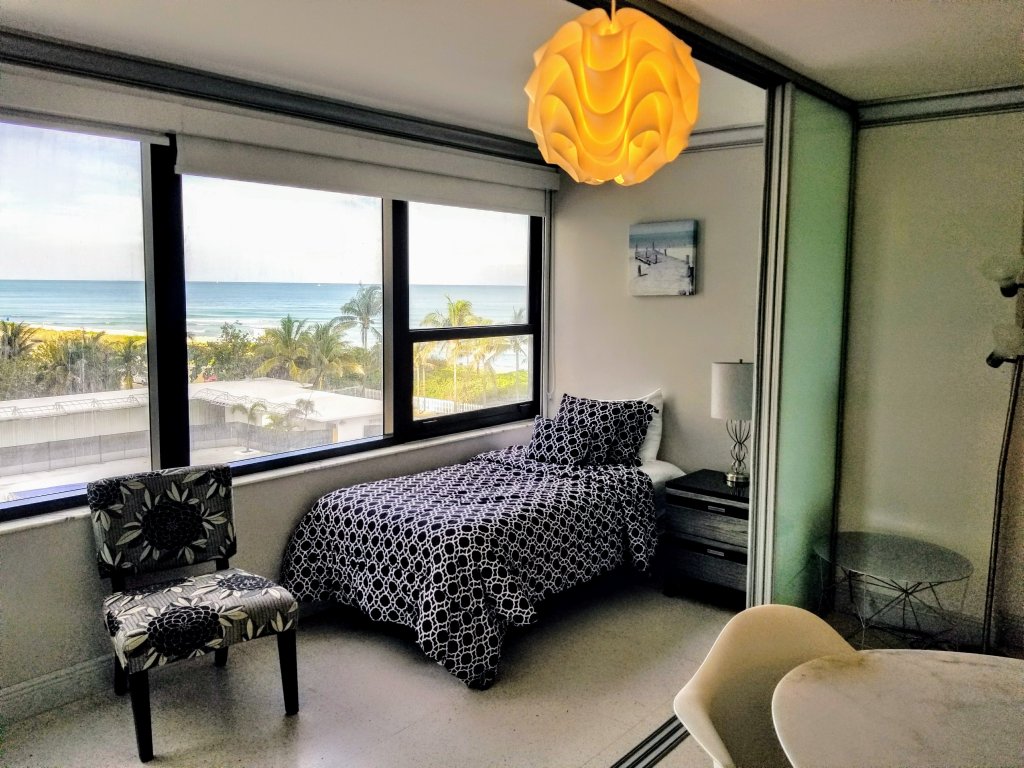Alexander 604 Vacation Rental in Miami Beach - RedAwning