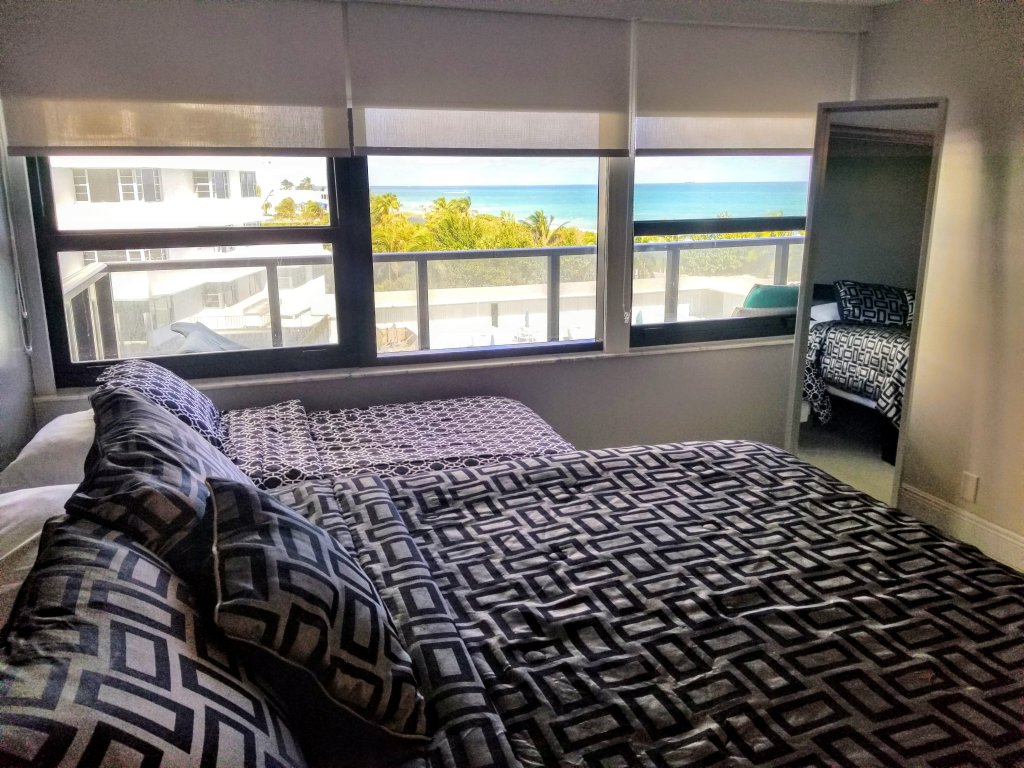 Alexander 604 Vacation Rental in Miami Beach - RedAwning