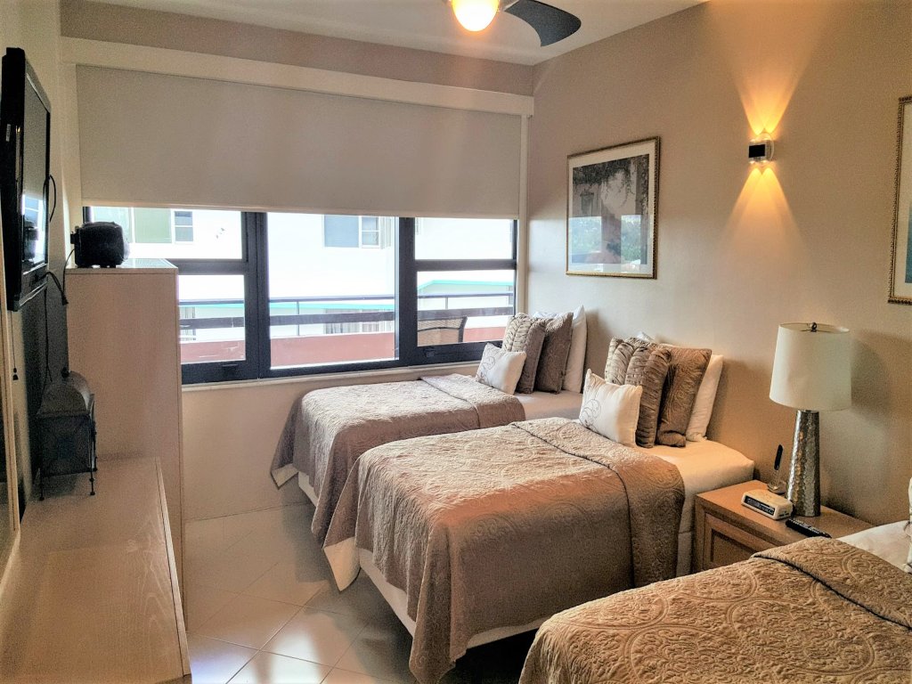 Alexander 1618 Vacation Rental in Miami Beach - RedAwning