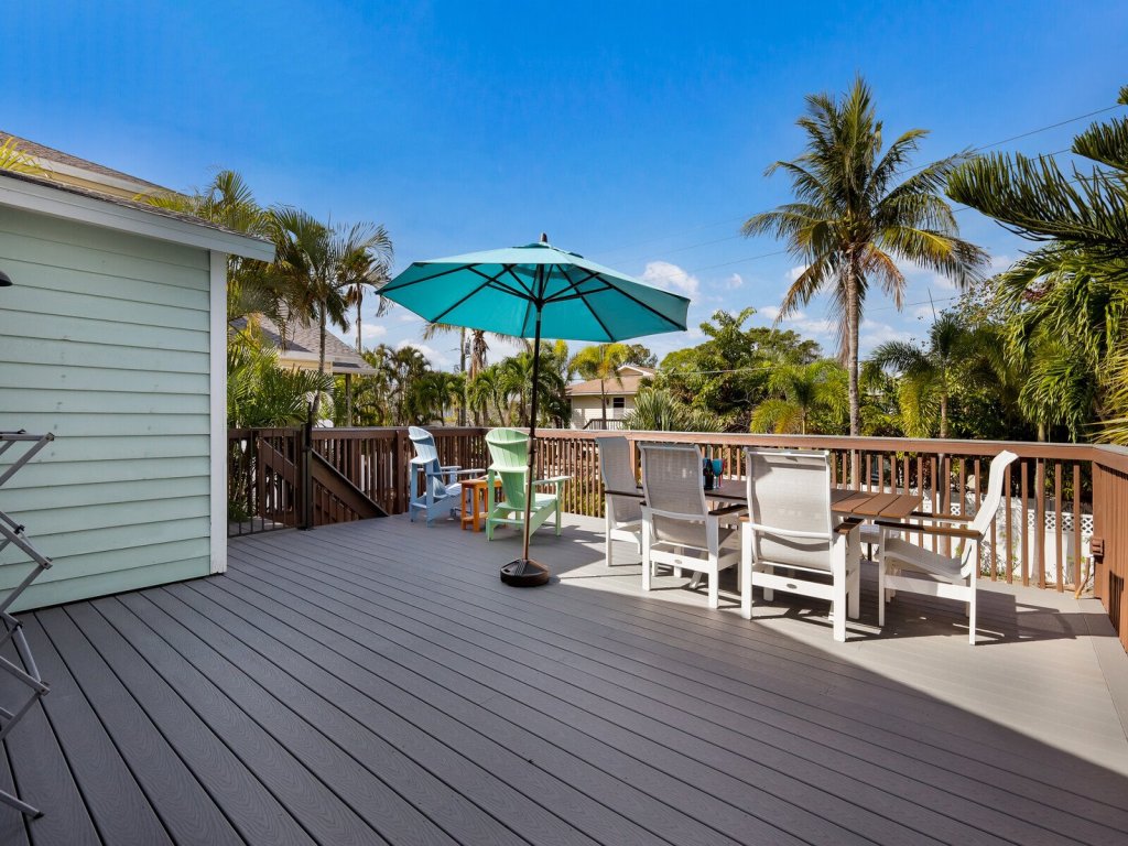 Canario Cottage Vacation Rental in Anna Maria - RedAwning