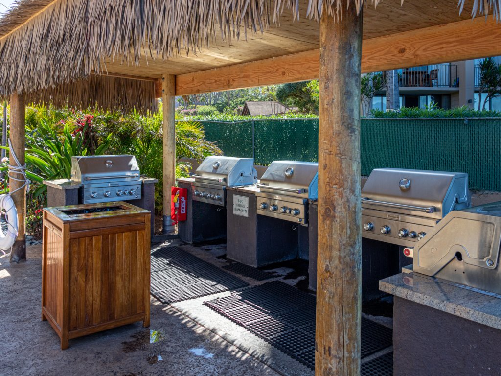 Royal Kahana 702 Studio Condo Vacation Rental in Lahaina - RedAwning
