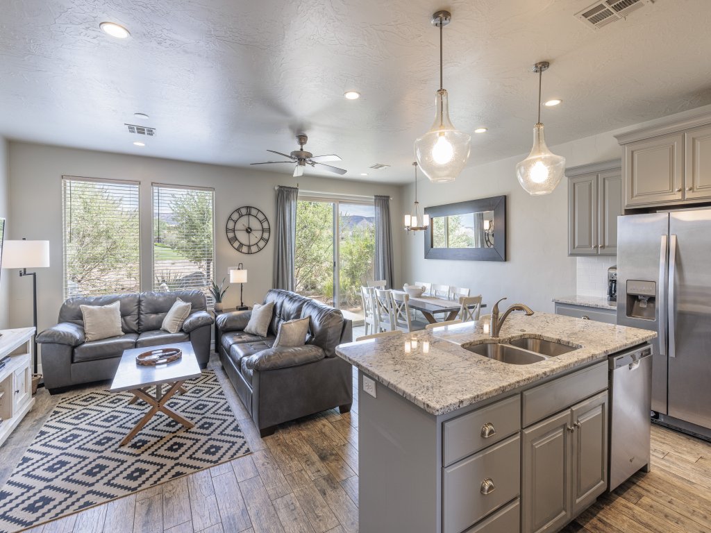 On The 18th Green Vacation Rental in St. George - RedAwning