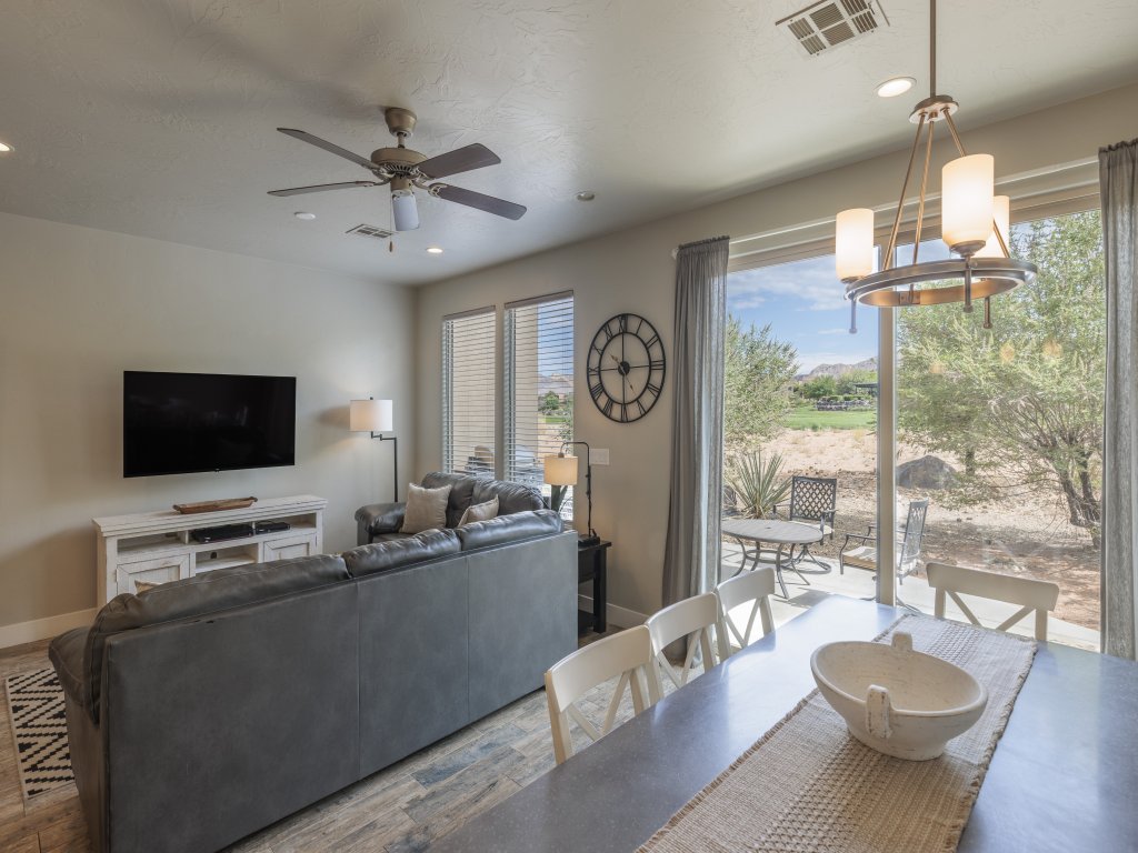 On The 18th Green Vacation Rental in St. George - RedAwning