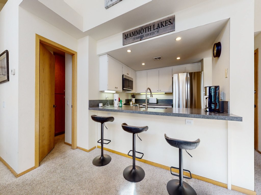 Snowcreek V 880 Great Views, Beautiful Complex Location, Bright with Private Washer Dryer Vacation Rental in Mammoth Lakes - RedAwning