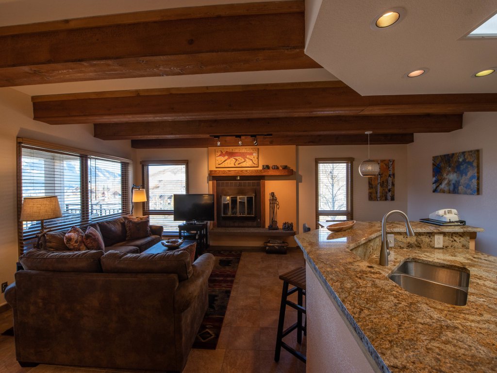 2 BR Plaza Condo with View of Red Mountain Vacation Rental in Crested Butte - RedAwning