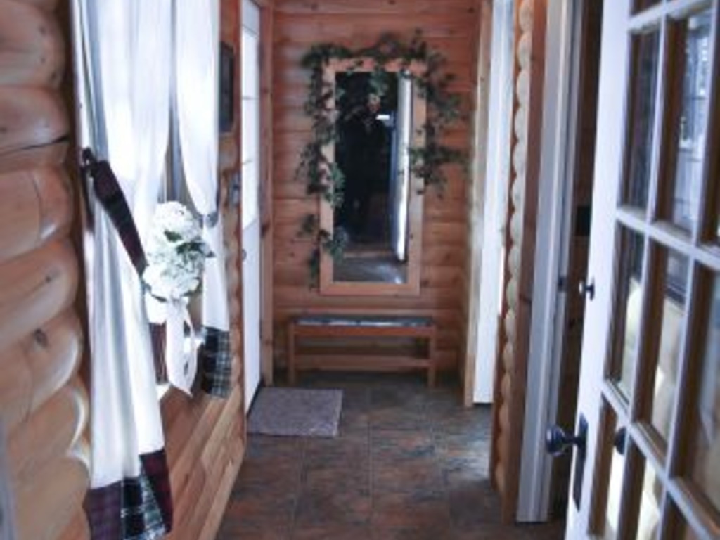 Main Cabin - STARRY NIGHTS Vacation Rental in Carp Lake - RedAwning