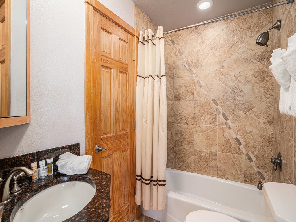 Nakai Peak 41B Vacation Rental in Estes Park - RedAwning