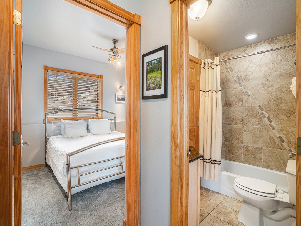 Nakai Peak 41B Vacation Rental in Estes Park - RedAwning