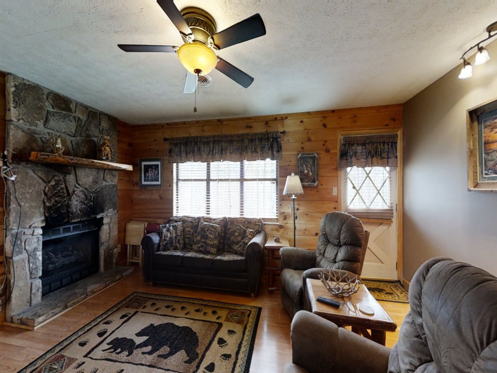 Heaven's Door Vacation Rental in Sevierville - RedAwning
