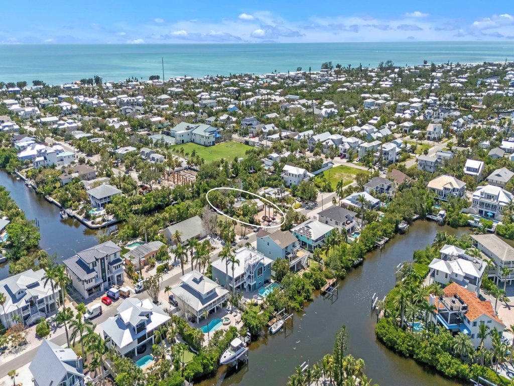 Manatee Manor Vacation Rental in Anna Maria - RedAwning