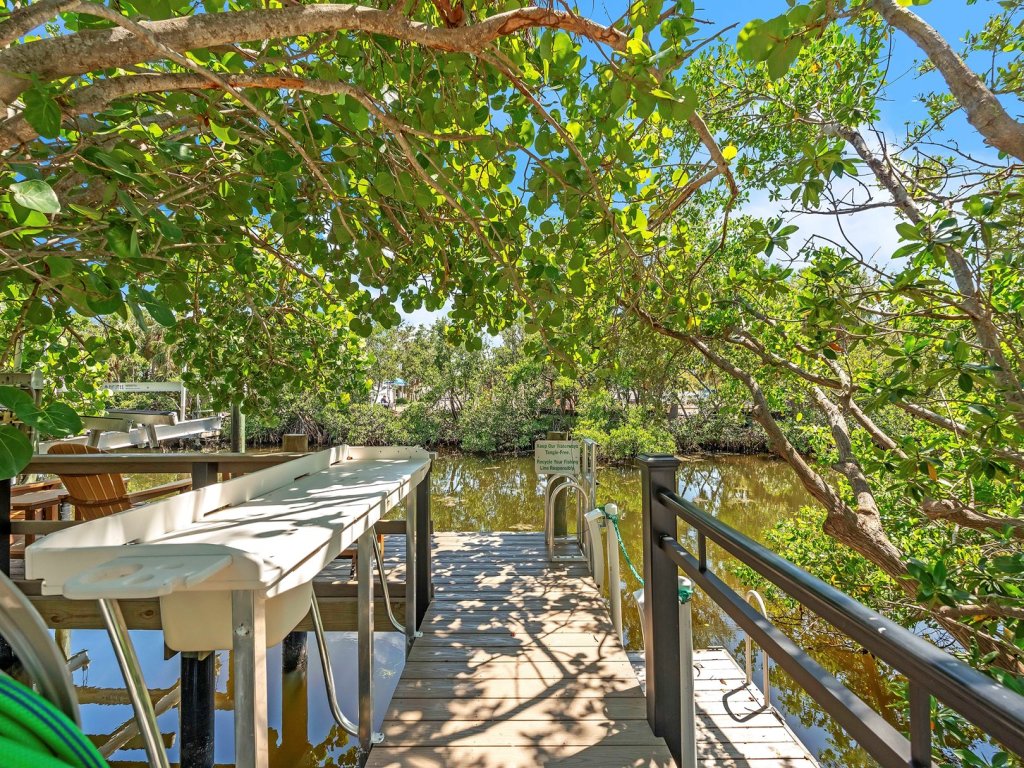 Manatee Manor Vacation Rental in Anna Maria - RedAwning