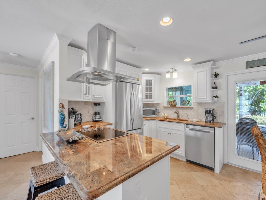 Manatee Manor Vacation Rental in Anna Maria - RedAwning