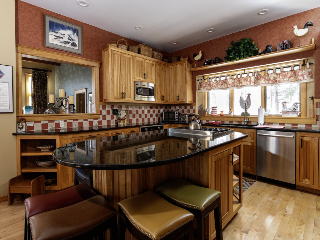Luxury 6Br Solitude Village- Indoor Bball Court, Private Tub Vacation Rental in Ludlow - RedAwning